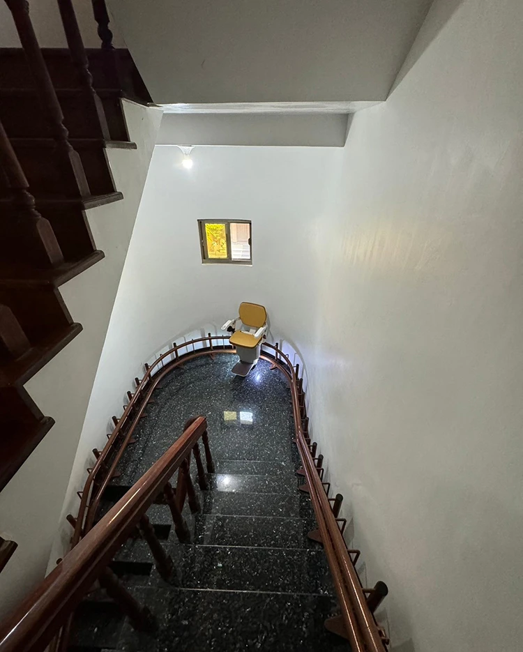 Arc-staircase-Curved-yellow-1Fto2F (4)